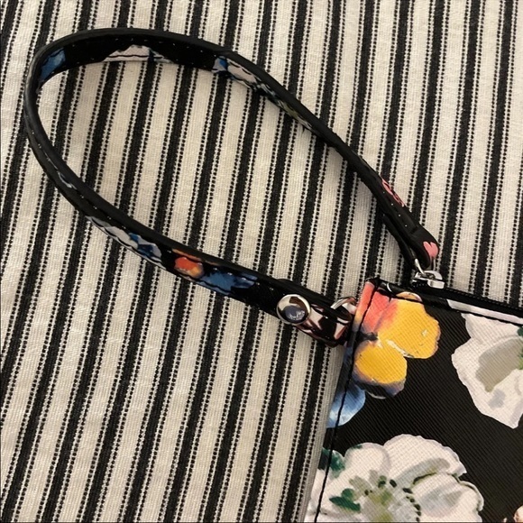 Nine West Wristlet‎ - Picture 4 of 5